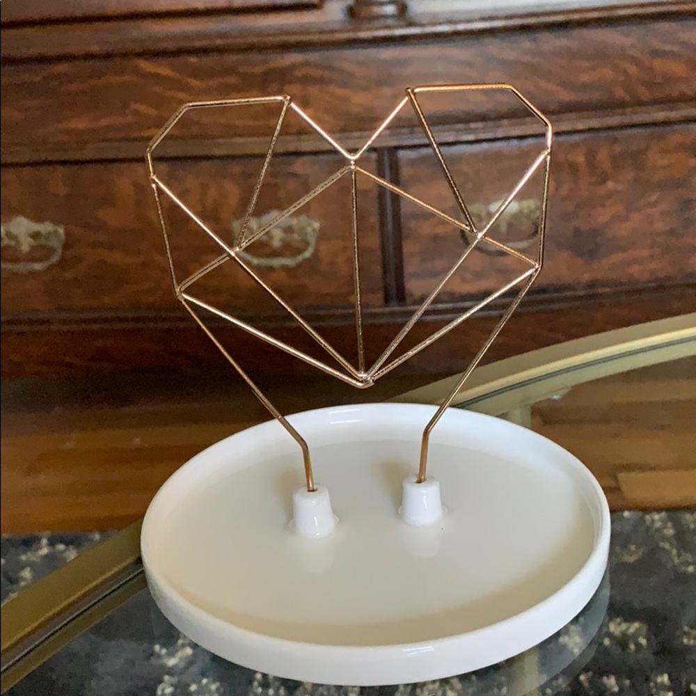 Heart shaped jewelry stand